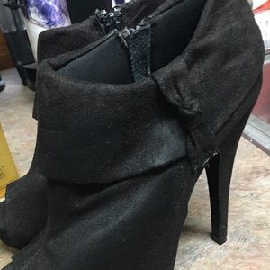 Women’s size 7 open toe bootie heels 5 inch black